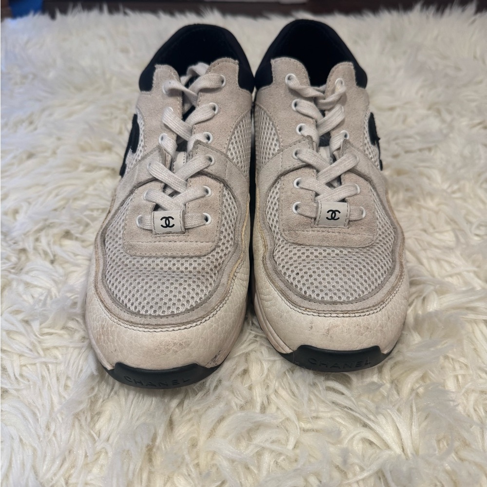 ⭐️ Chanel Women’s White and Black Sneakers ⭐️